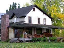 Okanogan Guest House Porch Side