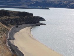 Columbia River Beach above Wanapum Dam